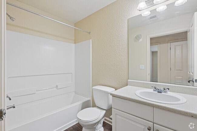 2BR, 2BA - 971SF - Second Bathroom