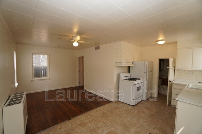 Photo - 1436.5 Kenton St