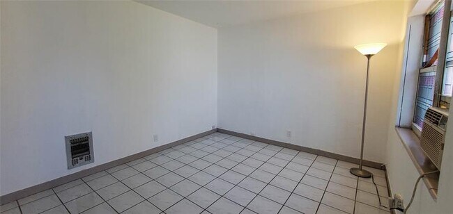 Photo - 302 SW 15th St Unidad 2