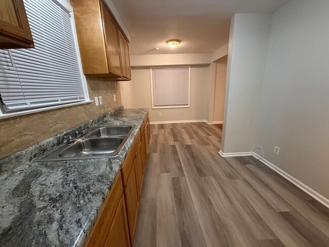 Photo - 21536 Panama St