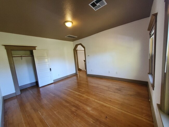 Photo - STUNNING 1BD/1BA IN A FIVEPLEX IN EAST SA...