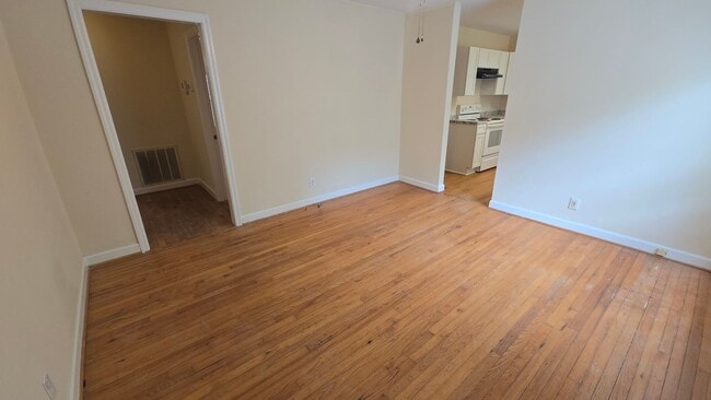 Photo - 411 Northwood St
