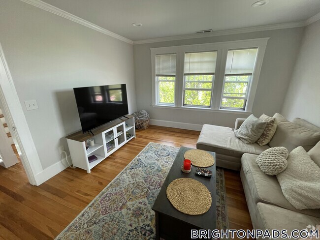 Building Photo - 65 Bostonia Ave Rental