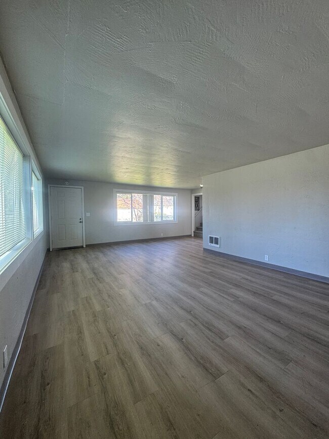 Photo - (OCK) 3-Bed 1-Bath Fully Renovated Home Unidad 1/2