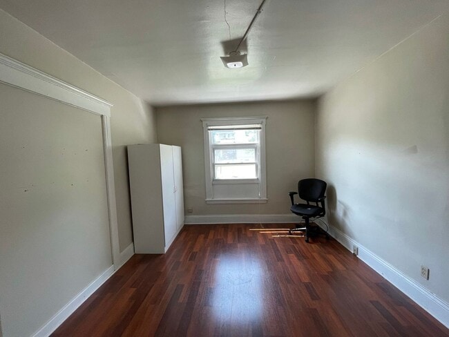 Photo - 231 Ashworth Pl