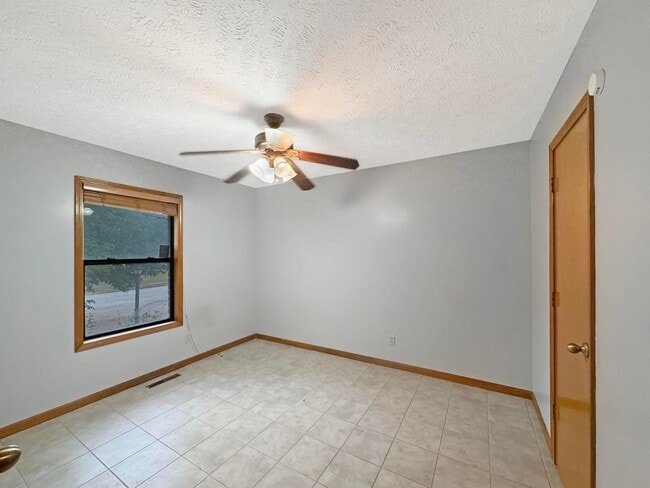 Photo - Beautiful 3 Bedroom Home with Fenced Yard & 2-Car Garage in Central West Springfield!