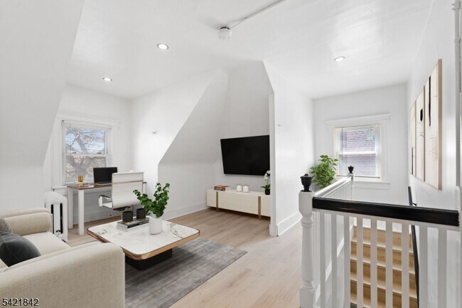 137 S Burnet St Unit 3