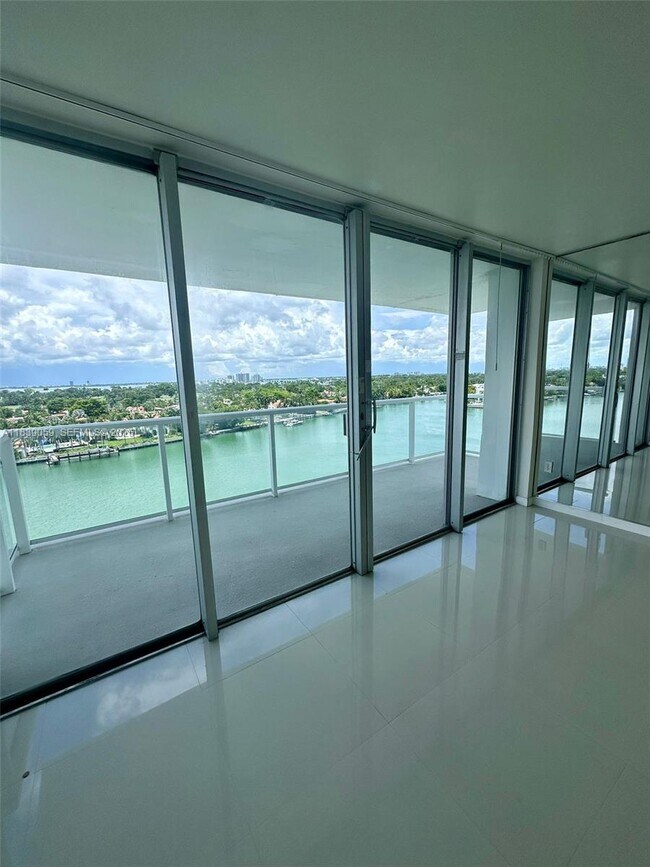 Building Photo - 5750 Collins Ave Unit 10F