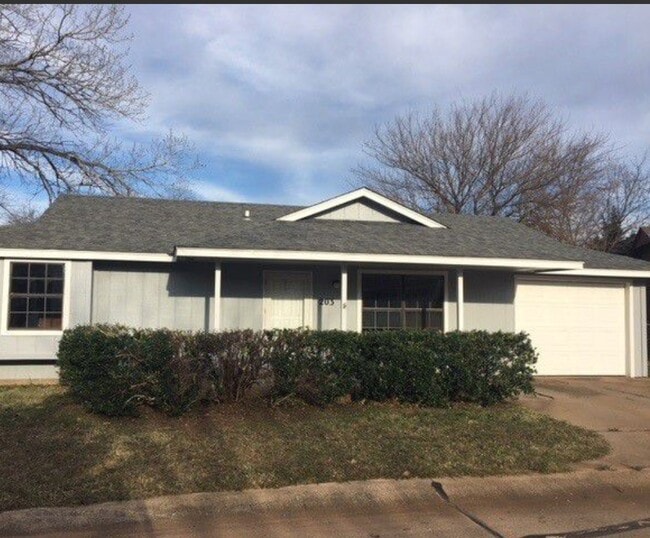 Building Photo - 203 Timbercrest Ct