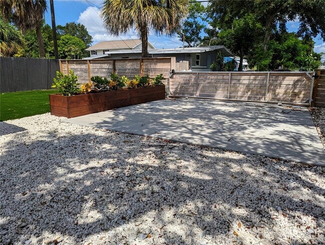 Photo - 3200 22nd St N