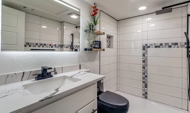 Photo - 2627 Douglas Ave Unit ID91741