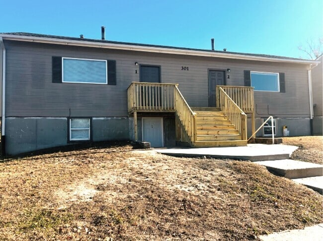 Building Photo - Conveniently located & short drive to Fort... Rental