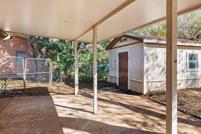 Photo - 8806 Fox Hollow Dr