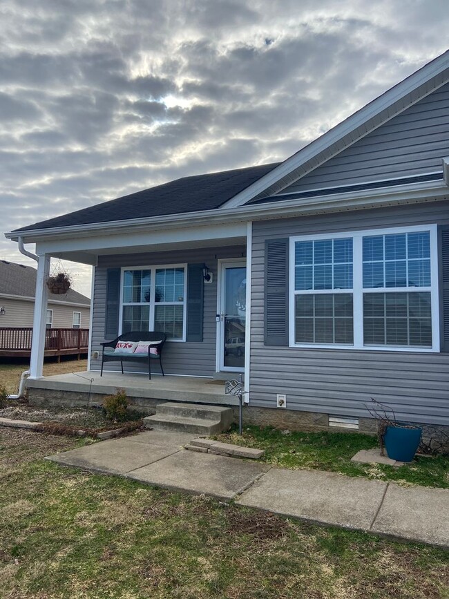3 Bed/2 Bath Home with 2 Car Garage - 3 Bed/2 Bath Home with 2 Car Garage
