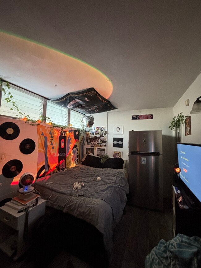 Building Photo - 2421 Ala Wai Blvd Unit 4A