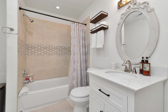 Photo - 2817 Southmore Blvd Unidad 2
