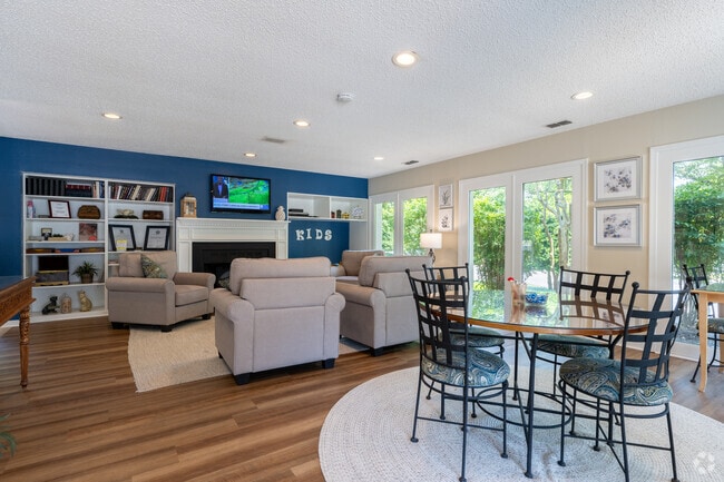 Clubhouse - Cross Creek Apartments