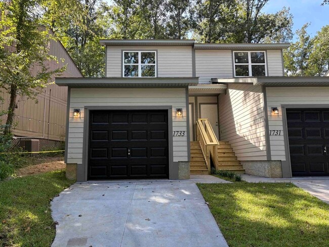 Photo - 1733 Beechwood Cir S