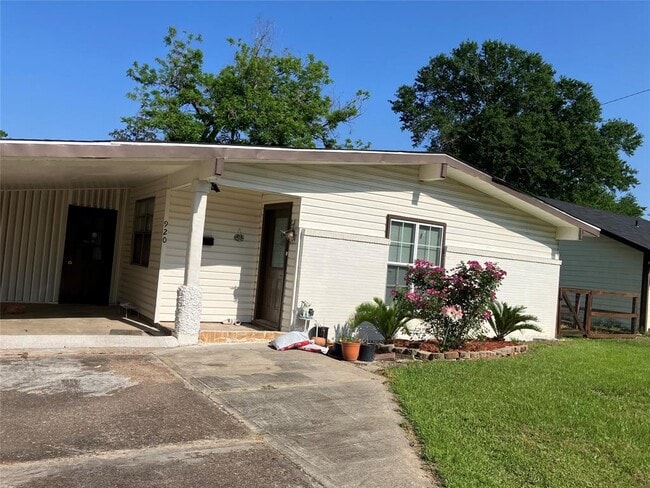 Photo - 920 Parsons Dr House