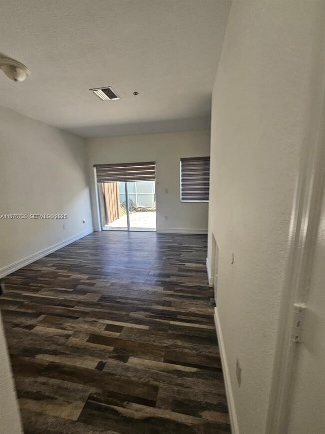 Photo - 7995 NW 8th St Unidad 103