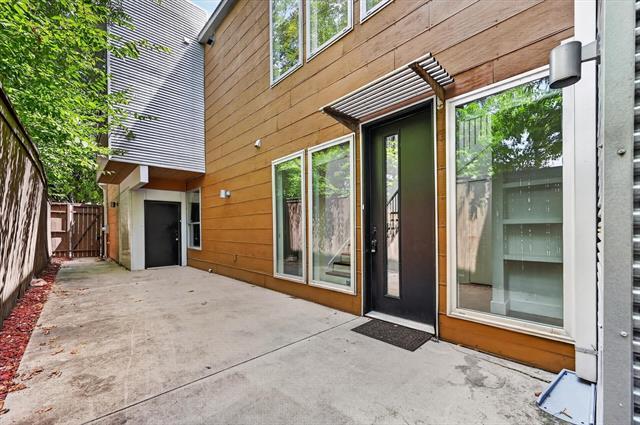 4413 Roseland Ave