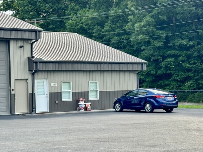 Building Photo - 1220 Davis Ferry Rd Rental