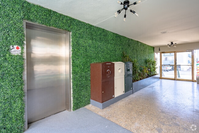 Lobby / Elevator