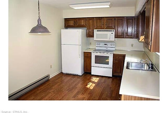 Kitchen - 25 Founders Village Unidad 25