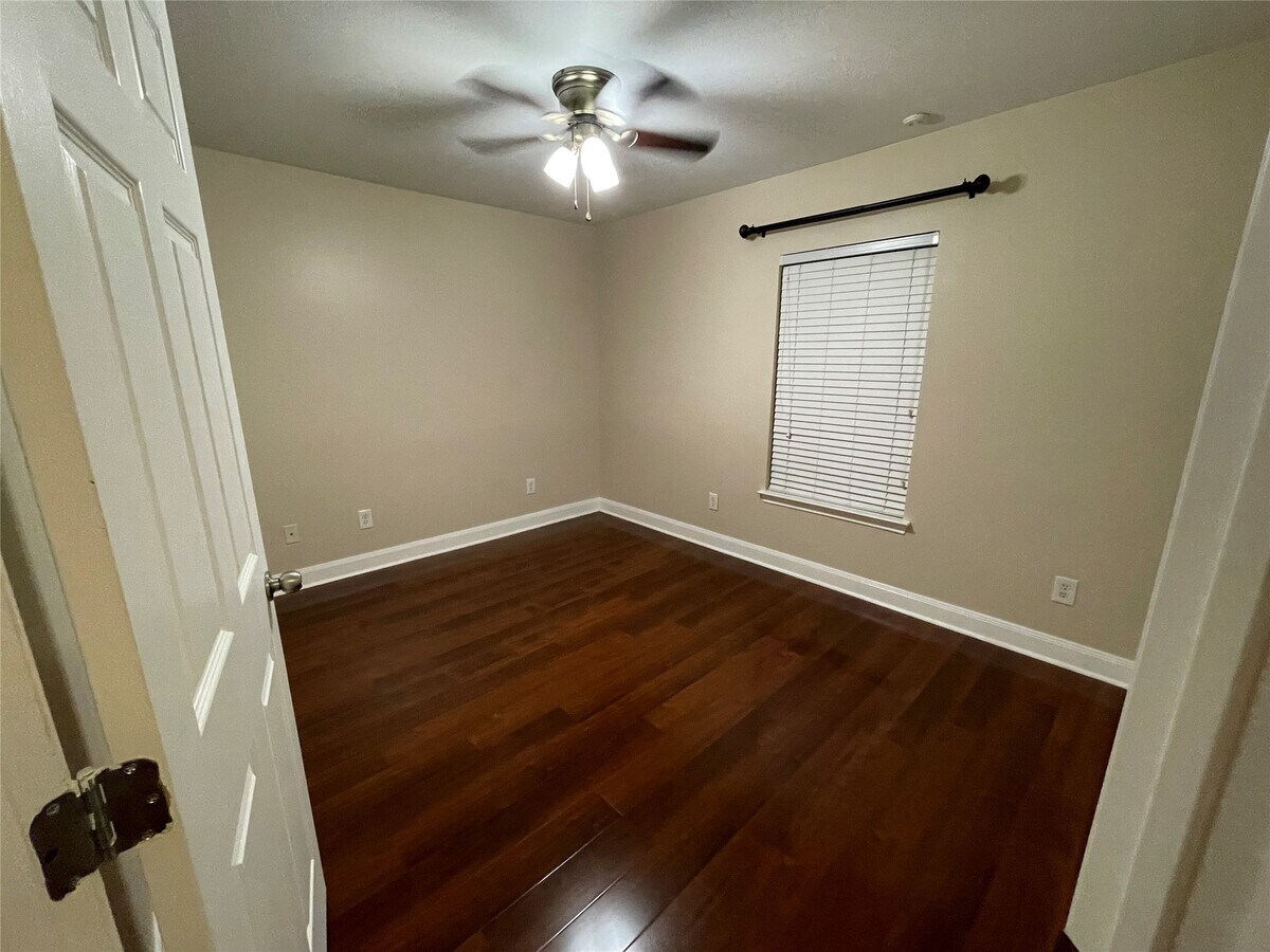 Photo - 1718 Elgin St