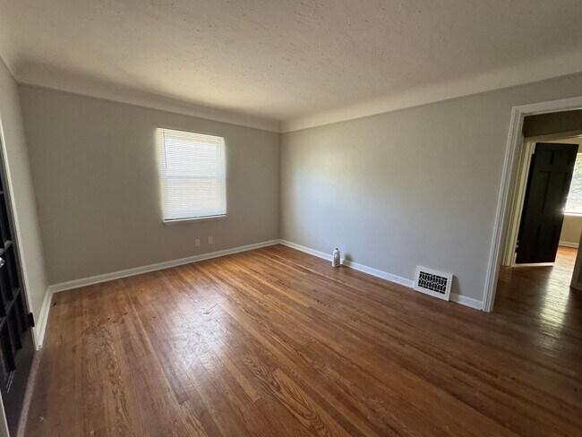 Photo - 21570 Priday Ave