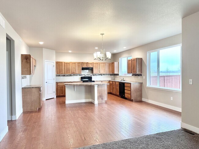 Photo - 2260 Graceful St