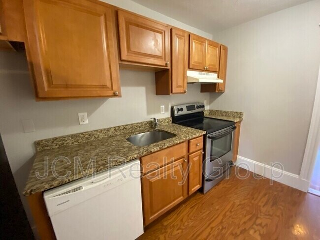 Photo - 44 Floyd St Unit 3 / 3rd Floor