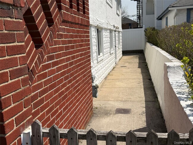 40 Oswego Ave Unidad 1