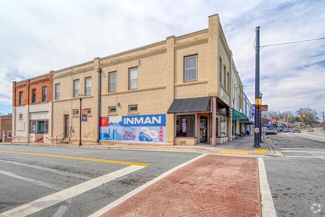 Building Photo - Quaint 2 Bedroom/1 Bath Flat Downtown Inman Rental