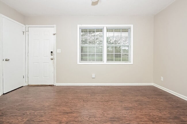 Photo - 164 Meadowlark Ln
