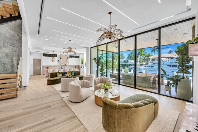 Photo - 408 Coral Way