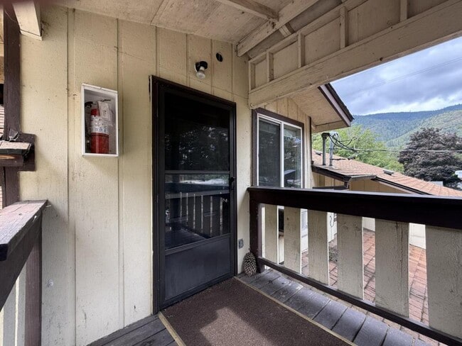 Building Photo - 8290 Rogue River Hwy Rental