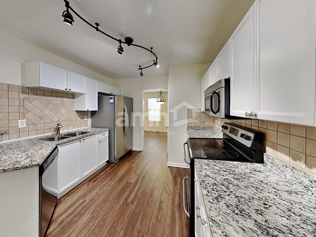 Photo - 714 Ridgewood Way