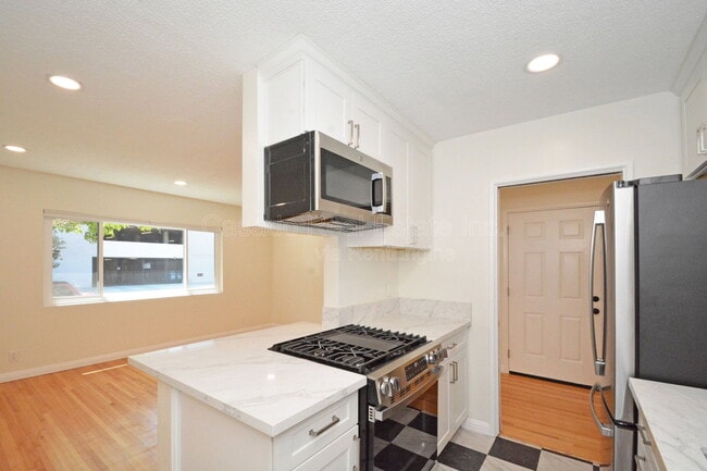 Photo - 338 Elm Ave Unit 2