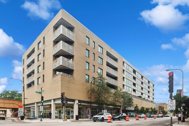 Building Photo - 900 Chicago Ave Unit 613 Rental