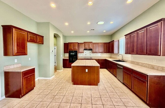 5916 W Fetlock Trail