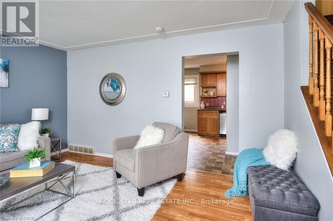 Photo - 196 Walker St