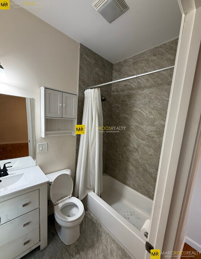 Photo - 271 Ferry St Unidad 2