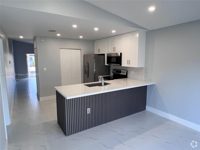 Building Photo - 2834 W 75th Terrace Rental