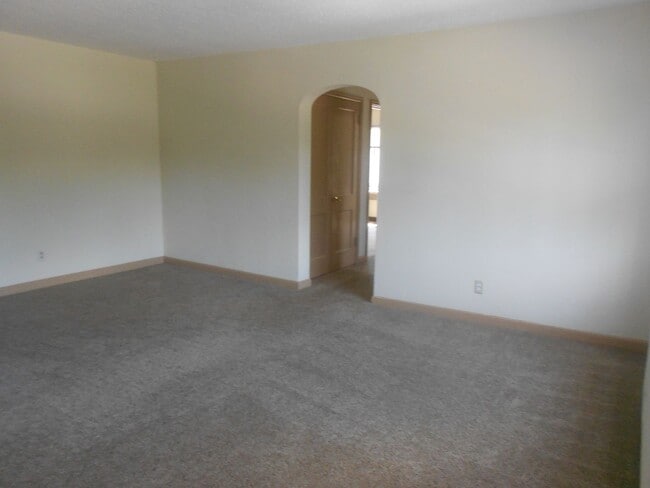Building Photo - Kilian Unit 4