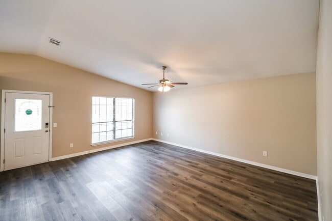Photo - 1638 Sandy Hollow Loop