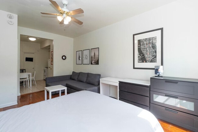 Building Photo - 300 E 82nd St