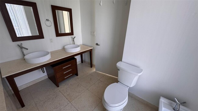 Photo - 475 Brickell Ave Condo Unit 4913