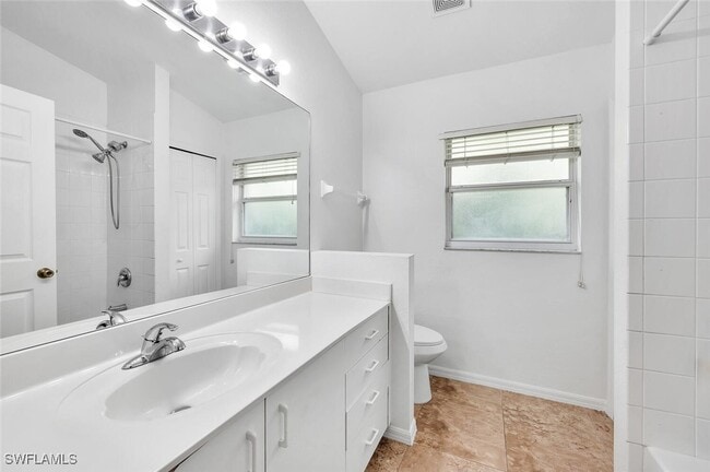 Building Photo - 1094 Grove Dr Rental