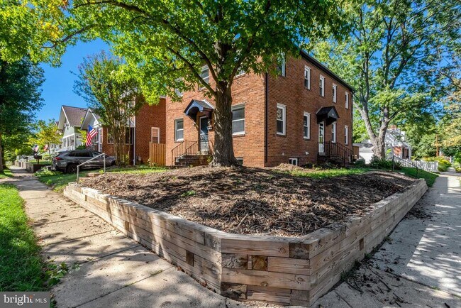 34 E Walnut St